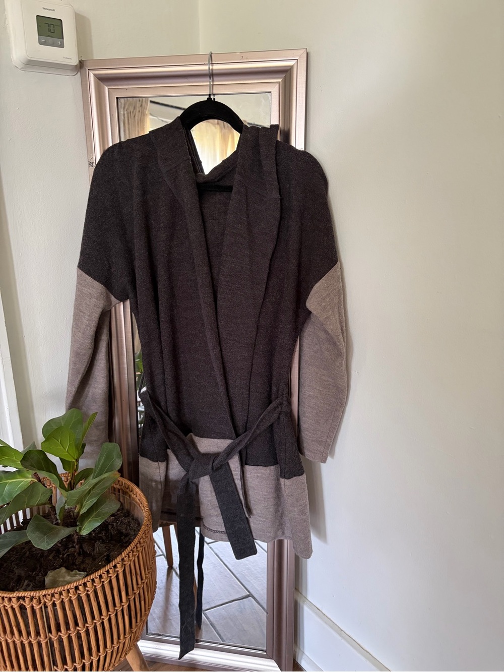 Two-Tone Paraphrase 100% Wool Colorblock Wrap Cardigan Size L